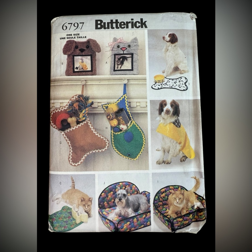 UNCUT Dog bed,Christmas stocking,raincoat & placemat Butterick Sewing Pattern